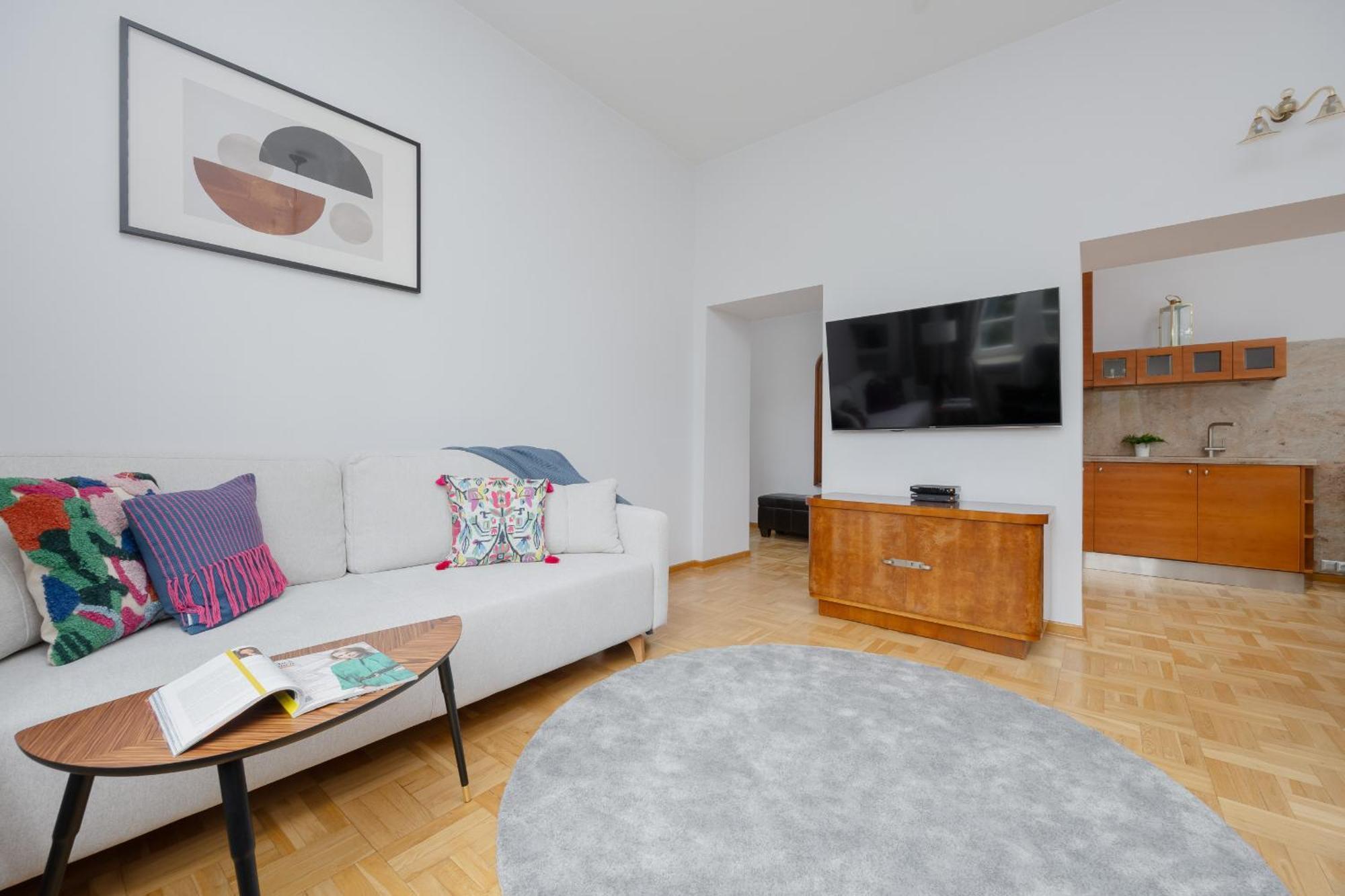 Elegant Filtry With Parking In By Renters Apartament *